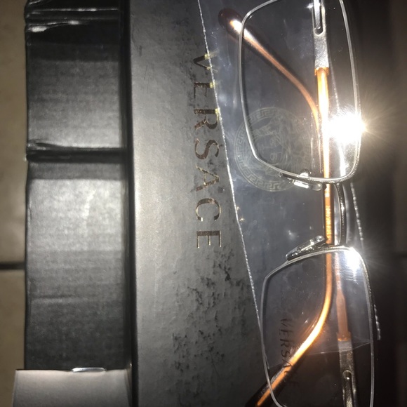 Versace - Picture 3 of 6